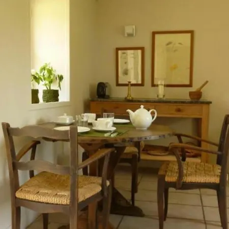 Charmante Avec Jardin Au Château De Vesset - Fr-1-489-64 Séjour à la campagne *
