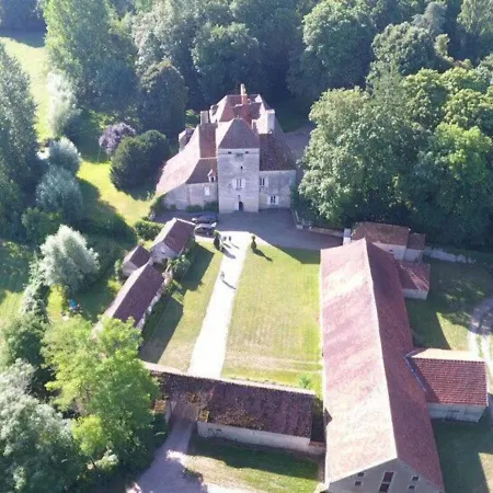 Charmante Avec Jardin Au Chateau De Vesset - Fr-1-489-64 Tréteau