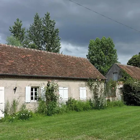 Charmante Avec Jardin Au Chateau De Vesset - Fr-1-489-64