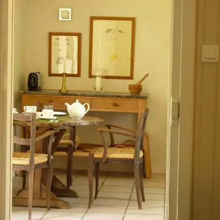 Séjour à la campagne Charmante Avec Jardin Au Château De Vesset - Fr-1-489-64