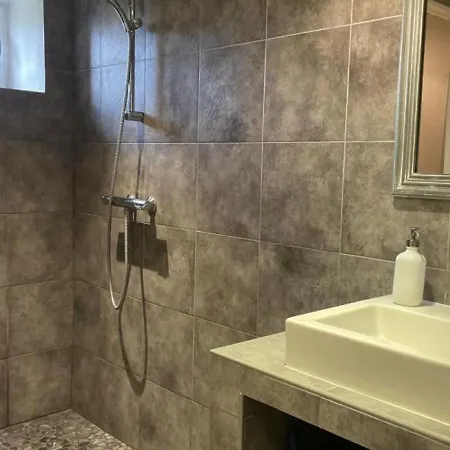 Дом отдыха Charmante Avec Jardin Au Chateau De Vesset - Fr-1-489-64 Treteau