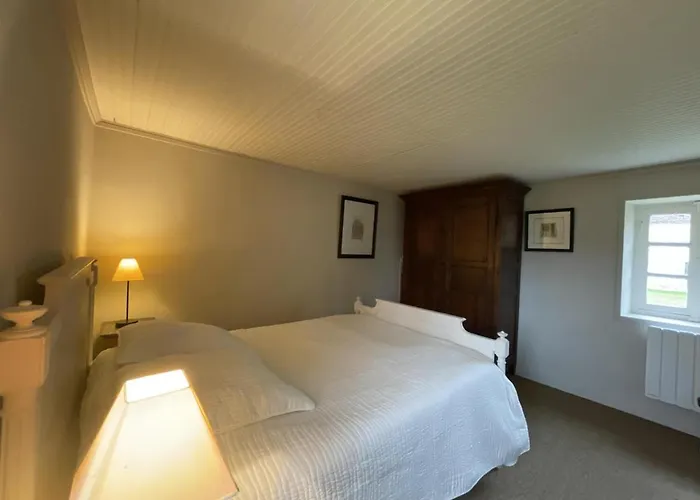 Дом отдыха Charmante Avec Jardin Au Chateau De Vesset - Fr-1-489-64